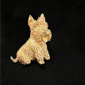 Vintage Signed Trifari Textured Gold Tone Terrier Dog Brooch Pin Scottie Westie